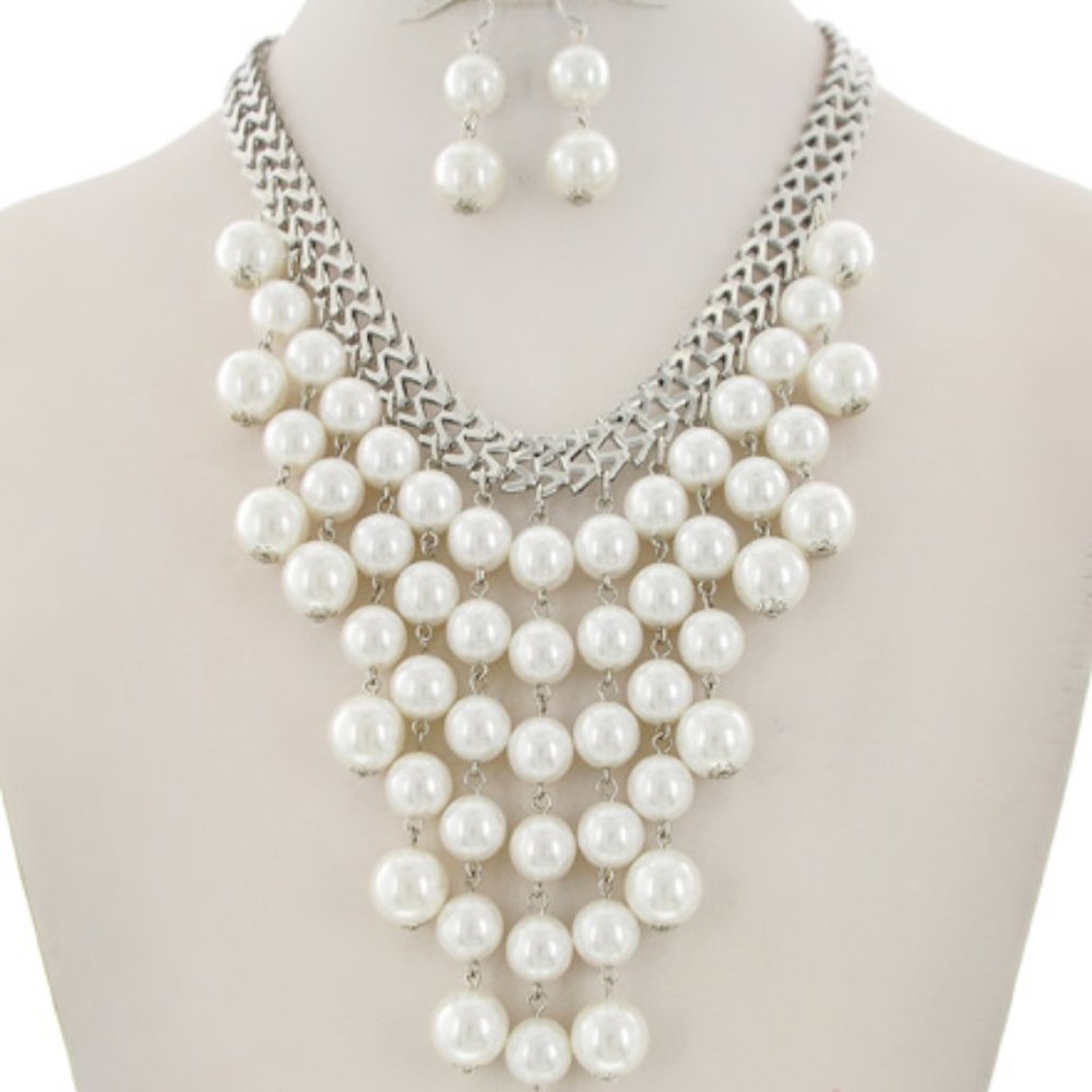 CREAM SYNTHETIC PEARL NECKLACE & EARRING SET